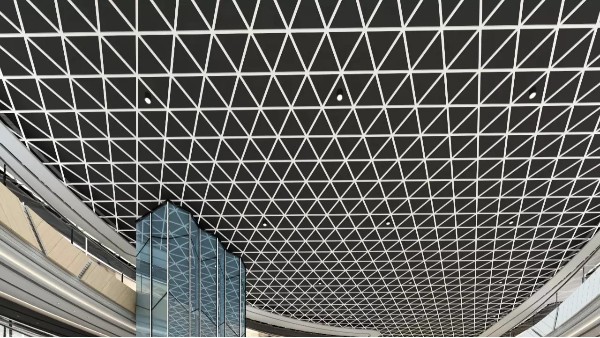 鋁格柵吊頂為何銷量大長？廠家幫你分析售價標準.